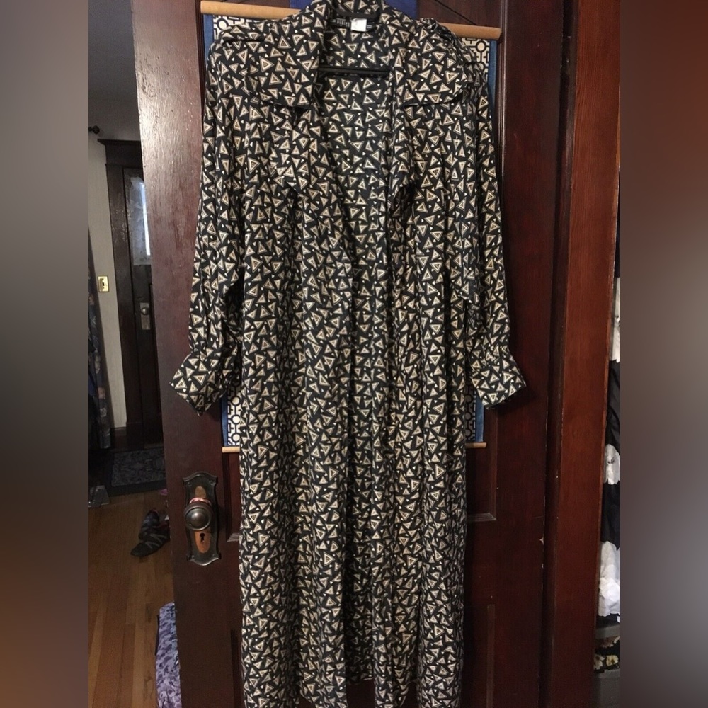 Vintage Debora Kuchme Woman’s 100% Silk long coat, Sz large
